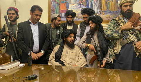 아프가니스탄 , 이슬람 무장 조직 탈레반에 정권 이양